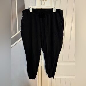 Nike Yoga Women’s 2X Black Jogger Pants